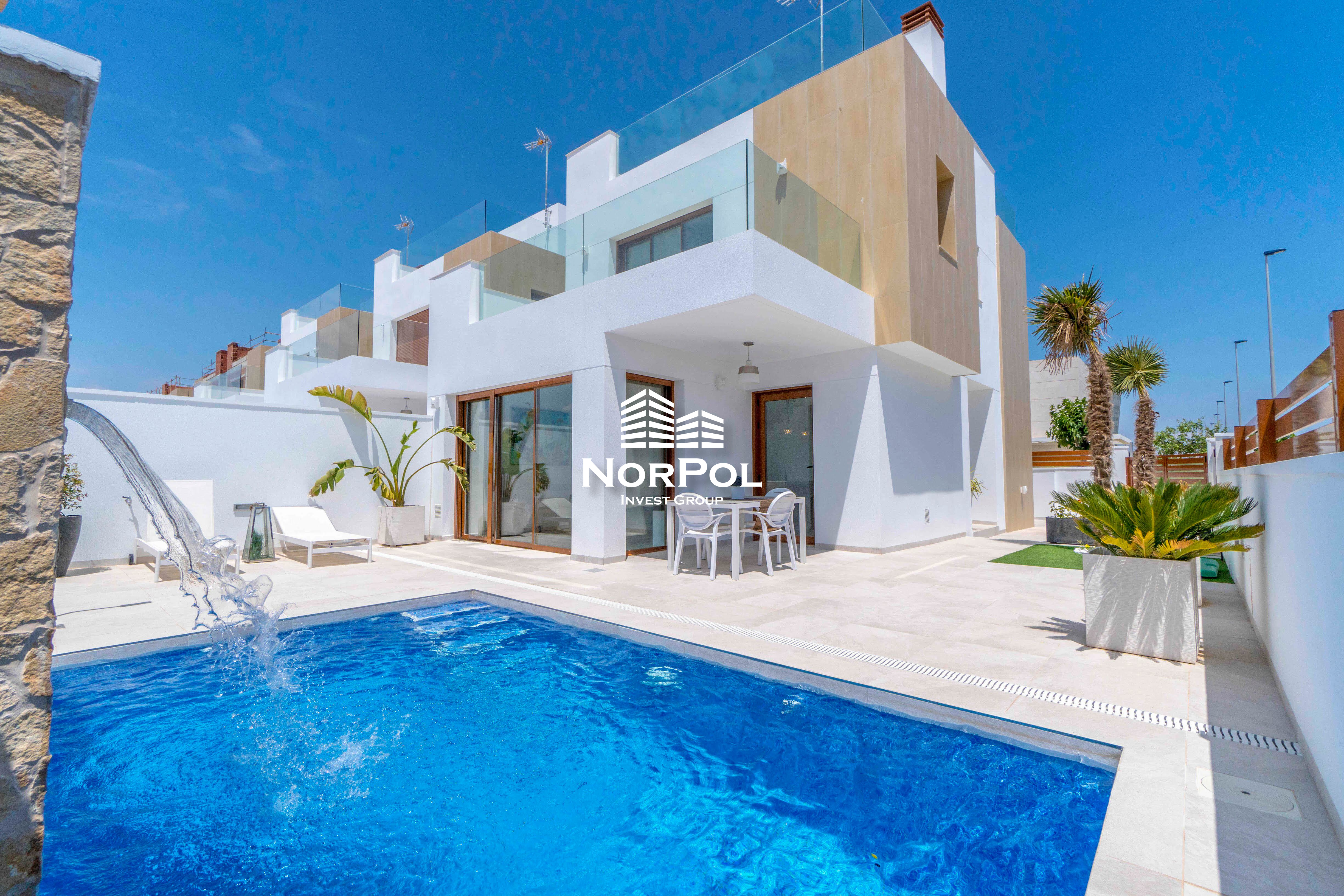 Villas with pool, 300 meters from the beach